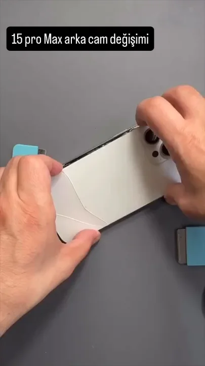 15 Pro Max ekran değişimi videosundan kapak görüntüsü