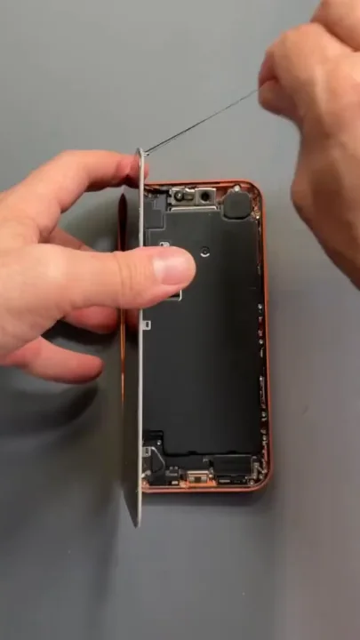 17 Pro Max ekran değişimi videosundan kapak görüntüsü